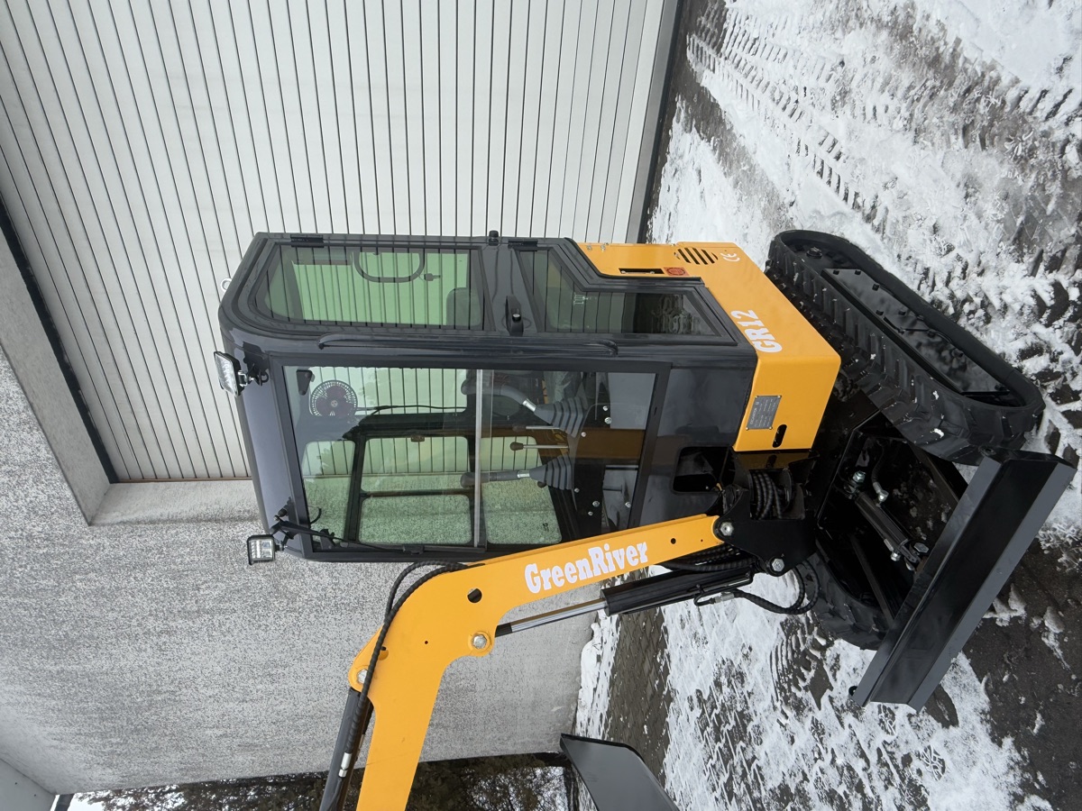 Minikoparka GR12 z kabiną - zdjęcie 4