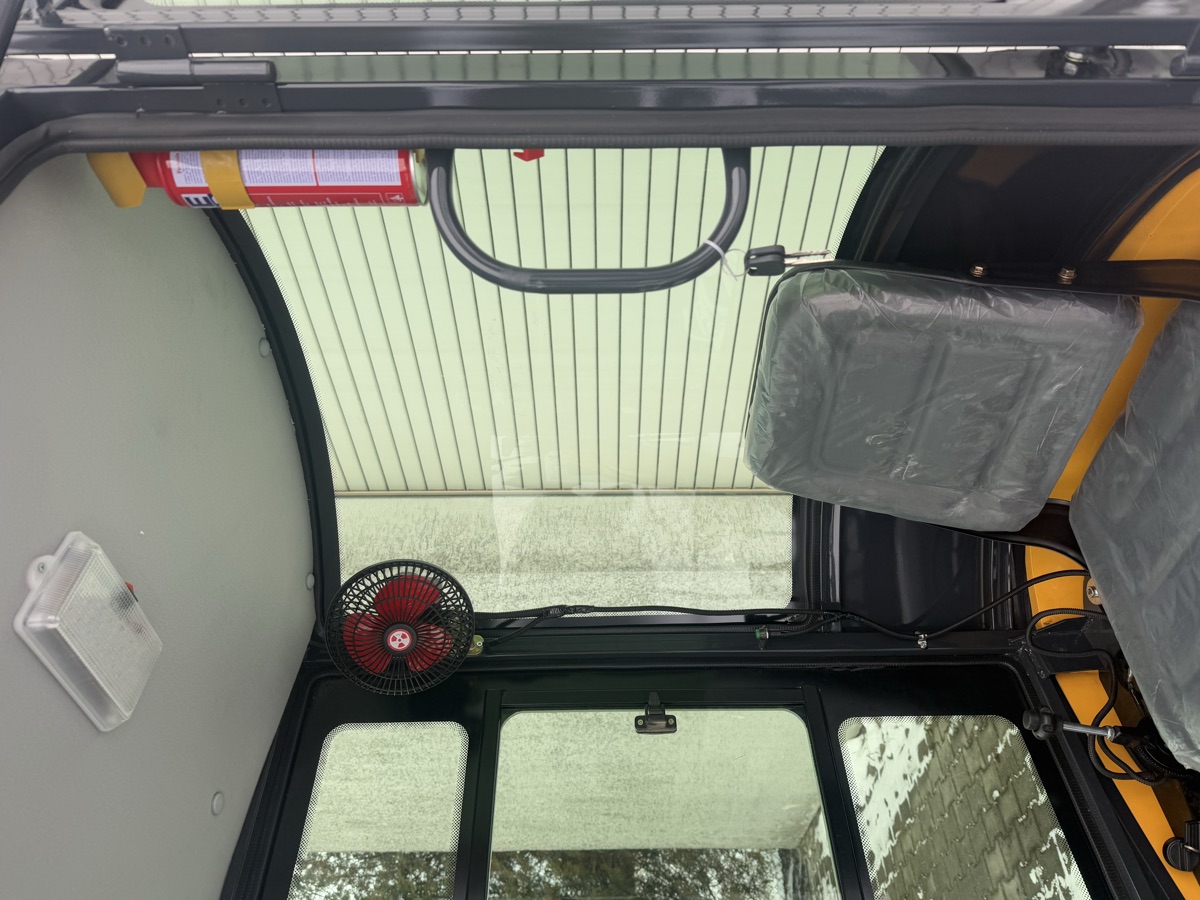 Minikoparka GR12 z kabiną - zdjęcie 6