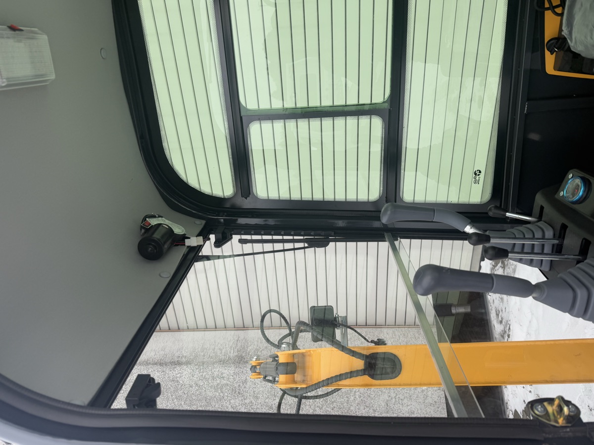 Minikoparka GR12 z kabiną - zdjęcie 7