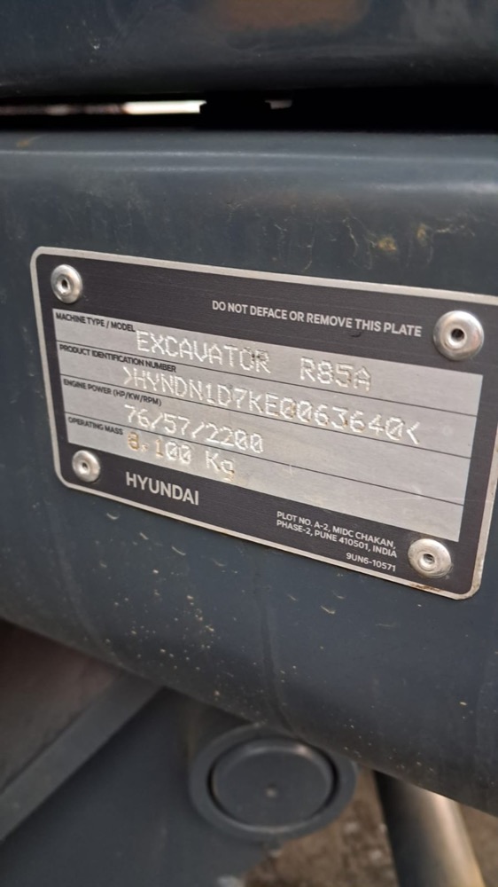 Koparka Hyundai R85A SMART - tabliczka znamionowa