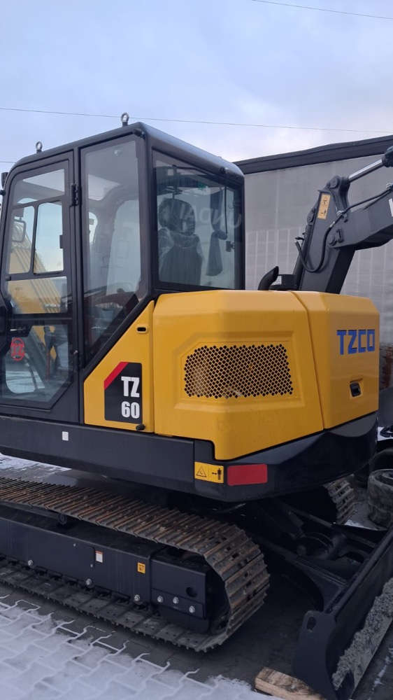 Koparka Green River TZ60 - tył kabiny z logo TZCO