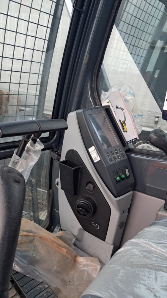 Koparka Green River TZ60 - panel sterowania w kabinie